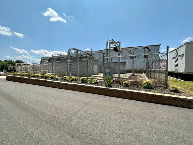 More Photos Of 119 Metrolina Dr, Shelby Manufacturing For Sale