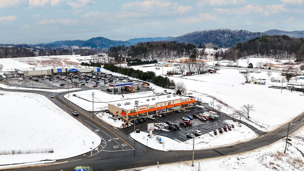 More Photos Of 110 Rocky Bottom Dr, Unicoi Storefront For Lease