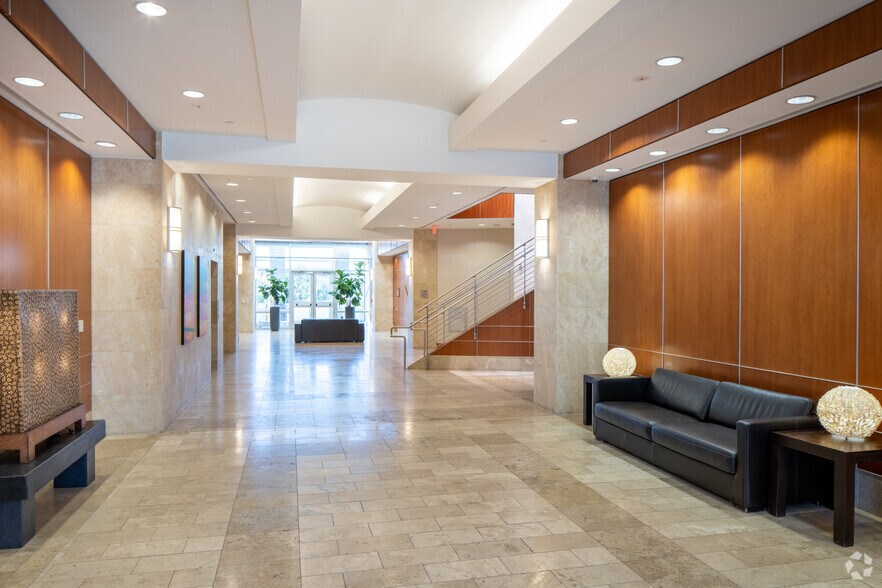 More Photos Of 7500 Rialto Blvd, Austin Unknown For Lease