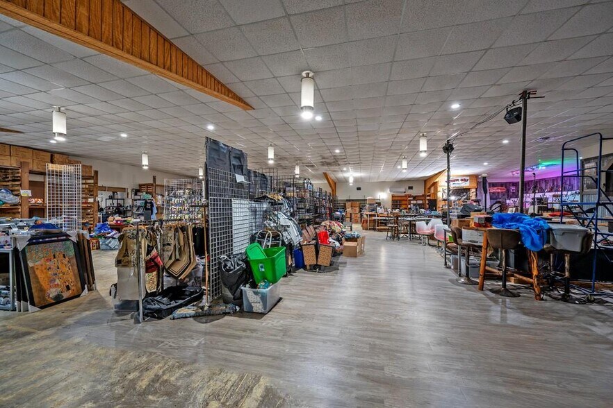 More Photos Of 31633 US-377 Hwy, Gordonville Light Distribution For Sale
