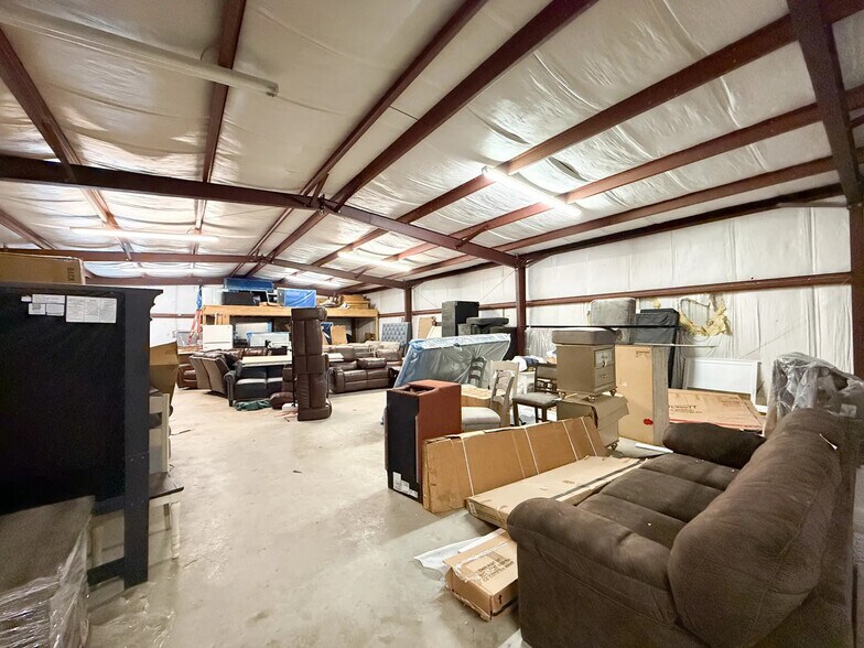 More Photos Of 760 Paul Maillard Rd, Luling Warehouse For Sale