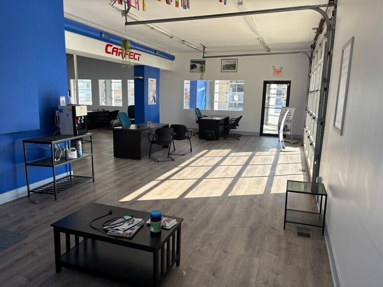 More Photos Of 3632-3652 N Cicero Ave, Chicago Showroom For Sale