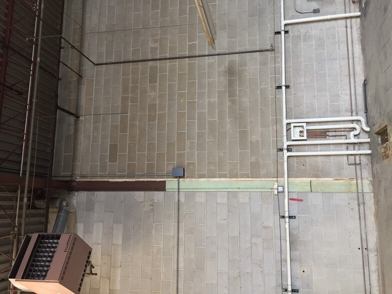 More Photos Of 110-112 Carpenter Ave, Wheeling Manufacturing For Lease