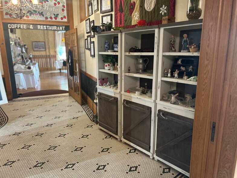 More Photos Of 102 Elkader St, Strawberry Point Hotel For Sale