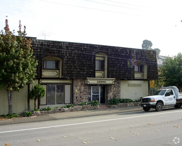 More Photos Of 17180-17200 Foothill Blvd, Castro Valley Warehouse For Lease