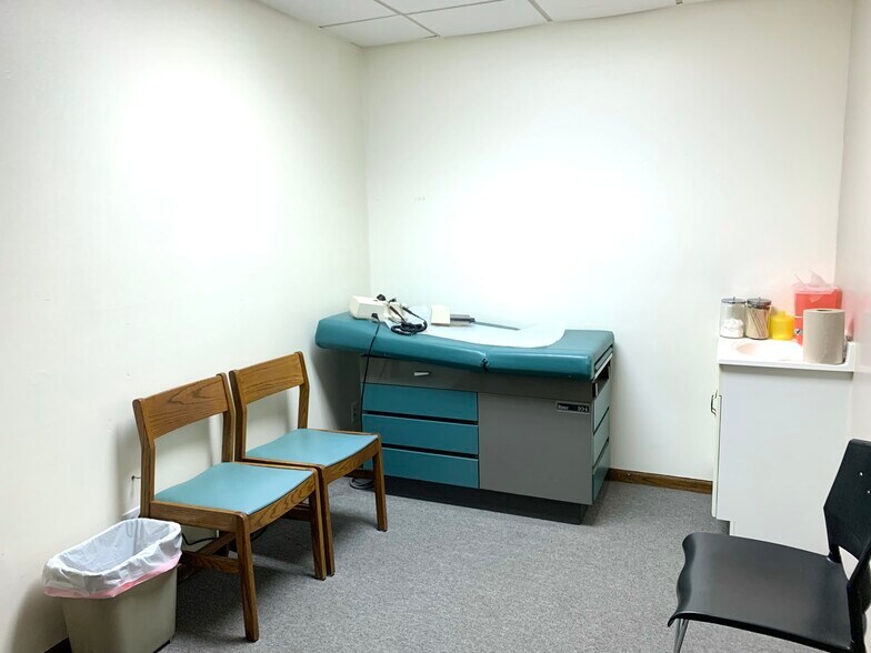 More Photos Of 7107 W Belmont Ave, Chicago Medical For Sale