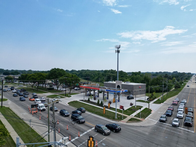 More Photos Of 4050 15 Mile Rd, Sterling Heights Service Station For Lease