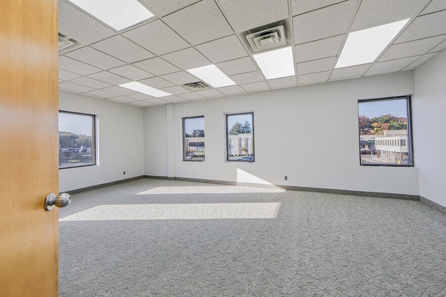 More Photos Of 41 Grand Ave, River Edge Office For Lease