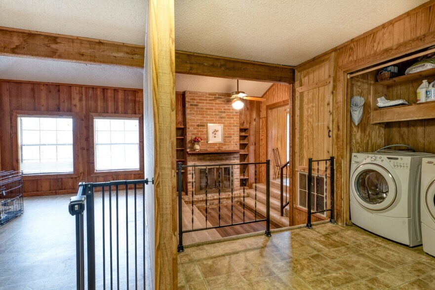 More Photos Of 508 N Lee St, Round Rock Office For Sale