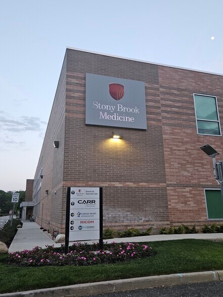 More Photos Of 164 Commack Rd, Commack Medical For Sale