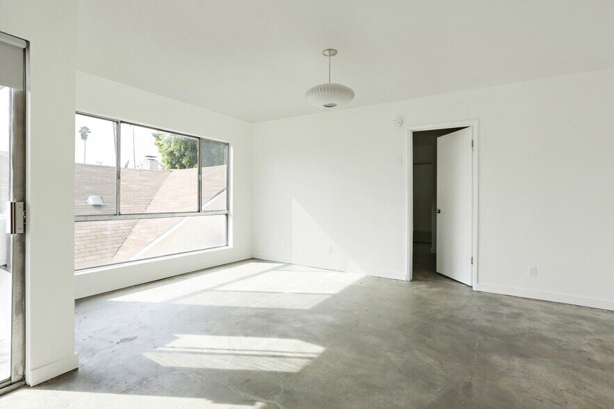More Photos Of 146 N Vendome St, Los Angeles Apartments For Sale