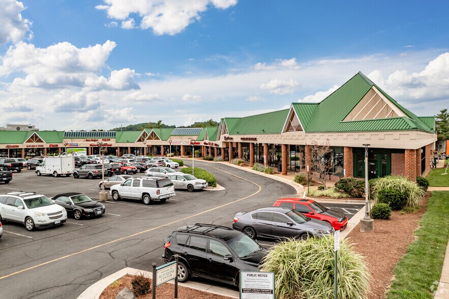 More Photos Of 701-707 E Market St, Leesburg Unknown For Lease