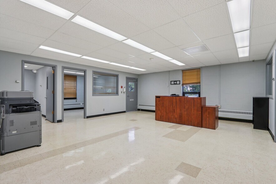 More Photos Of 1645 N 25th St, Milwaukee Office For Sale