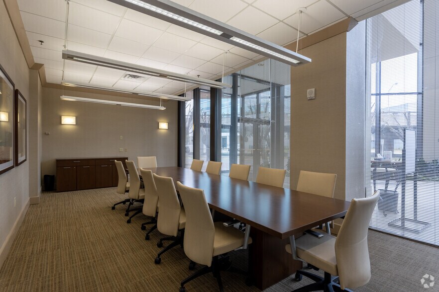 More Photos Of 1200 Riverplace Blvd, Jacksonville Office For Lease