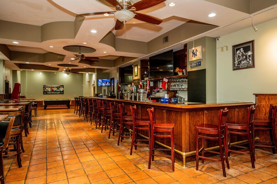 More Photos Of 266 Dartmouth St, New Bedford Restaurant For Sale