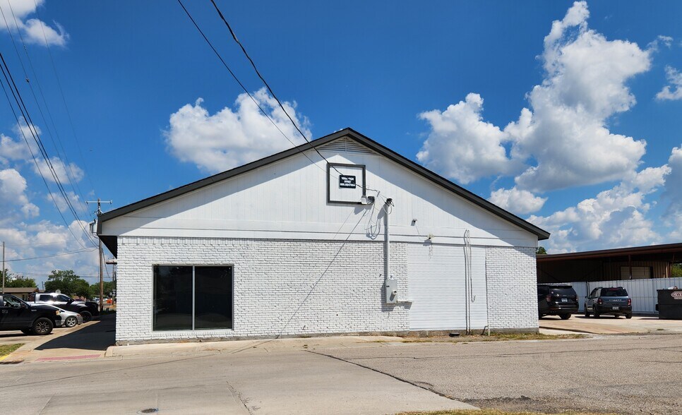 More Photos Of 601 N 4th St, Princeton Storefront Retail Office For Lease