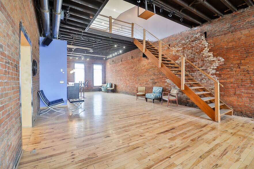 More Photos Of 102-104 W Columbus St, Kenton Office Residential For Sale