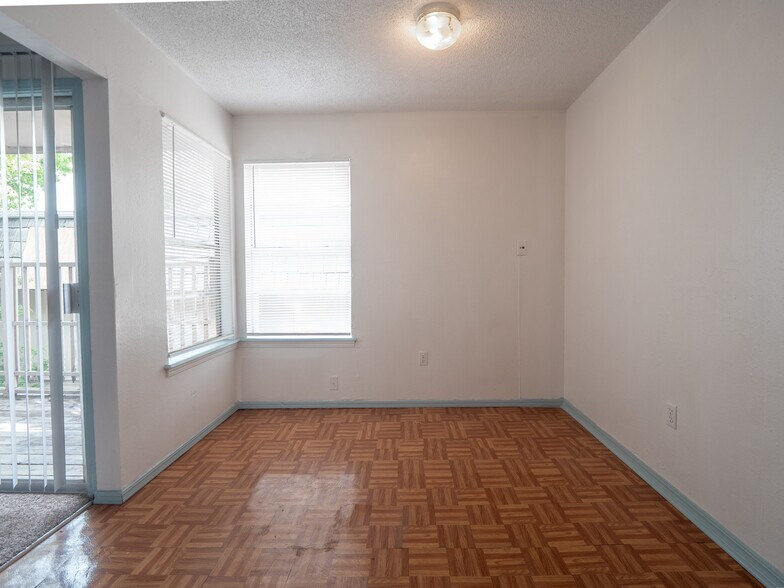 More Photos Of 5924 NW 10th St, Oklahoma City Apartments For Sale