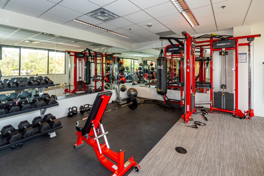 More Photos Of 104 Decker Ct, Irving Unknown For Lease