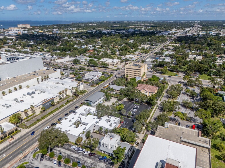 More Photos Of 27 Fletcher Ave, Sarasota Restaurant For Sale