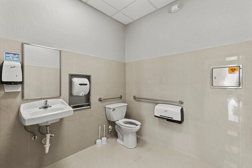 More Photos Of 431 N Kirkman Rd, Orlando Medical For Lease
