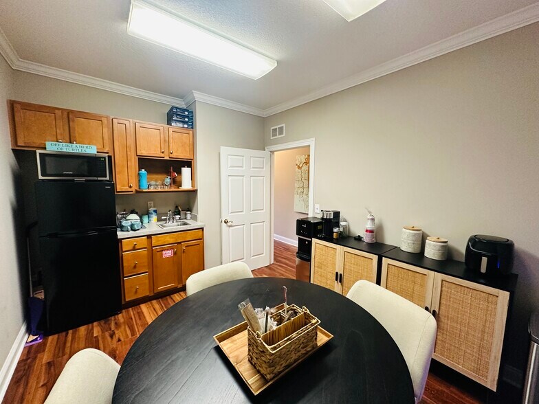 More Photos Of 6817 Southpoint Pky, Jacksonville Medical For Lease