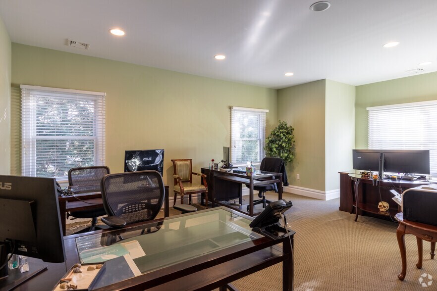 More Photos Of 107 Tindall Rd, Middletown Office For Lease