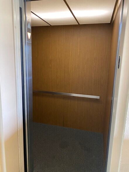 More Photos Of 425 W 7th St, Hanford Office For Sale