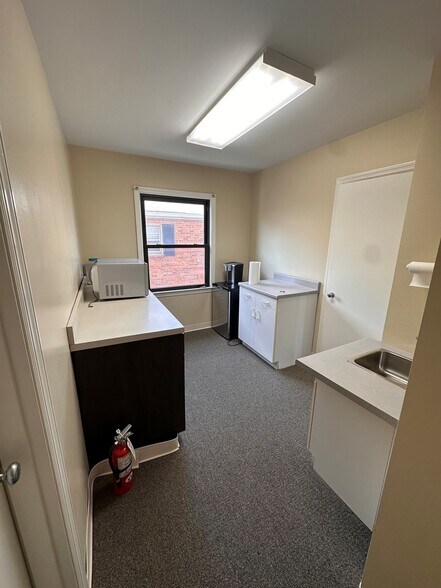 More Photos Of 23 Erlanger Rd, Erlanger Office Residential For Lease