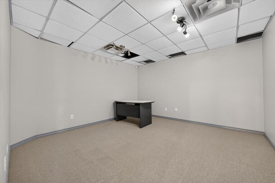 More Photos Of 12803 54th St NW, Edmonton Office For Sale