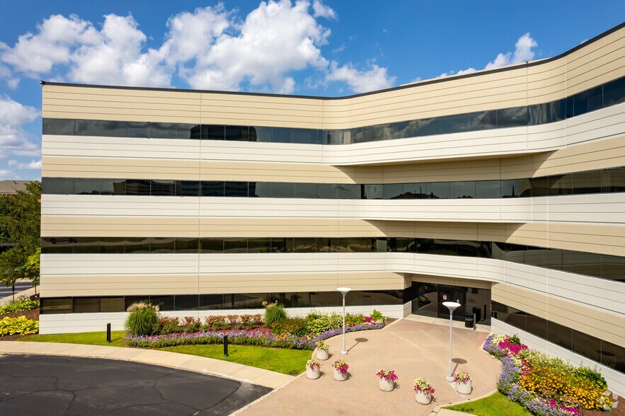 More Photos Of 28400 Northwestern Hwy, Southfield Office For Lease