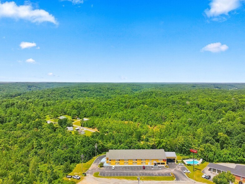 More Photos Of 634 David St, Centerville Hotel For Sale