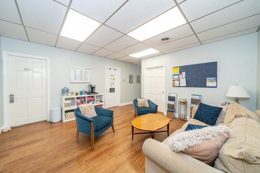 More Photos Of 39-51 Pine St, New Canaan Medical For Sale