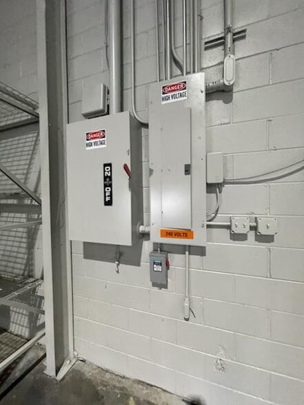 More Photos Of 506 Bear Creek Rd, Dalton Manufacturing For Sale