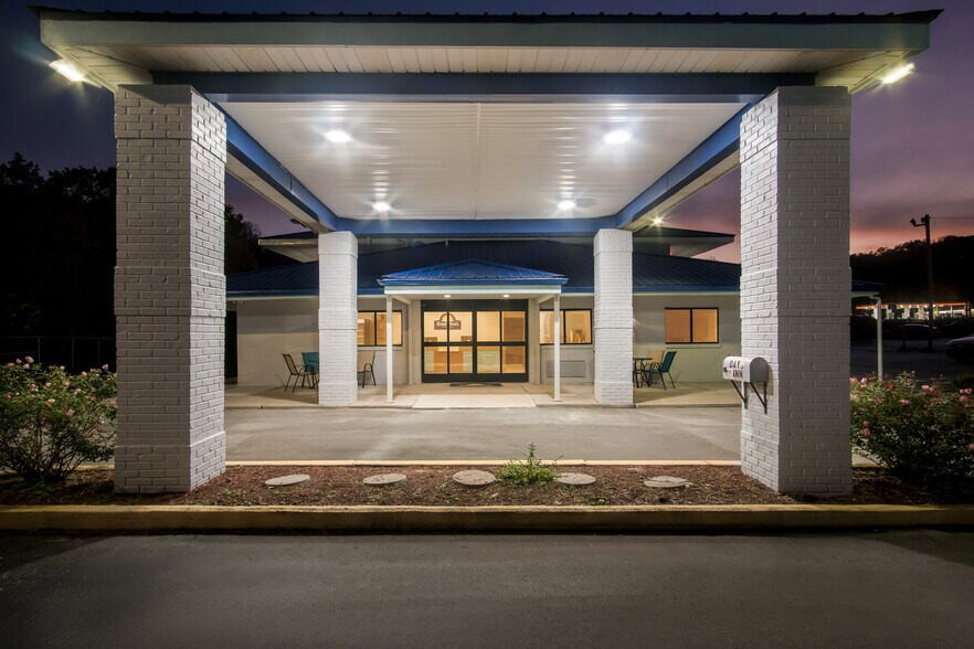 More Photos Of 1630 Richmond St, Mount Vernon Hotel For Sale