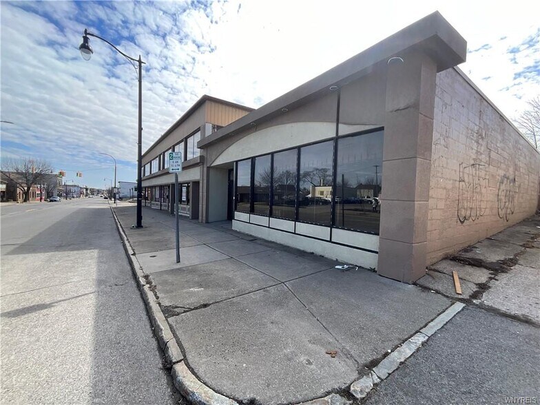 More Photos Of 1329 Pine Ave, Niagara Falls Office For Sale