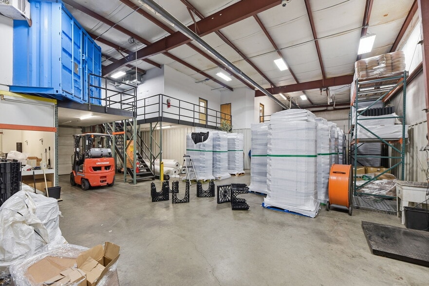 More Photos Of 2533 Hoitt Ave, Knoxville Truck Terminal For Sale