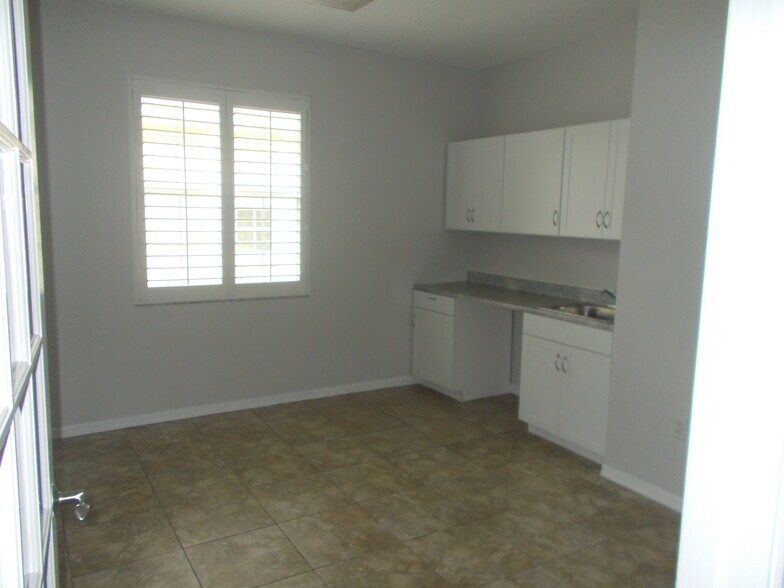 More Photos Of 11041-11043 Countryway Blvd, Tampa Office For Lease