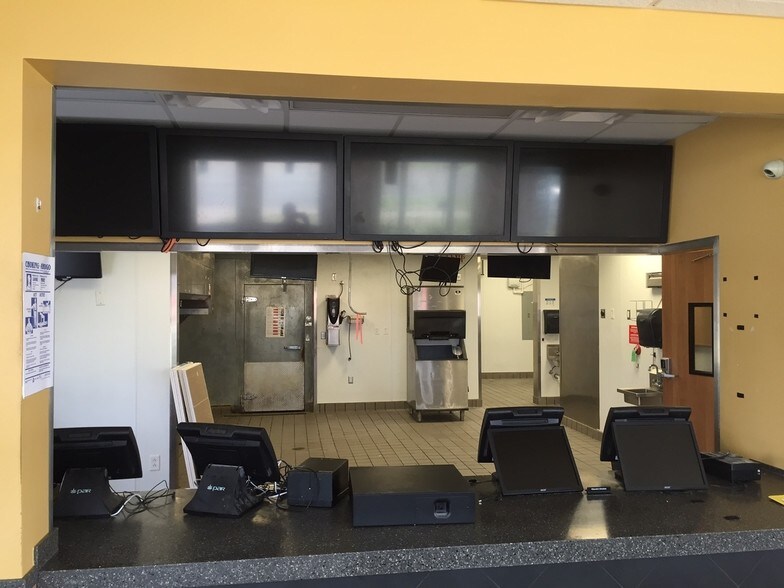 More Photos Of 1504 Ruth St, Sulphur Fast Food For Sale