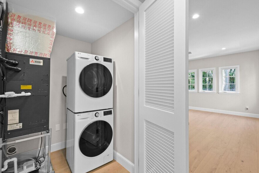 More Photos Of 212 Oleander Ave, Palm Beach Apartments For Sale