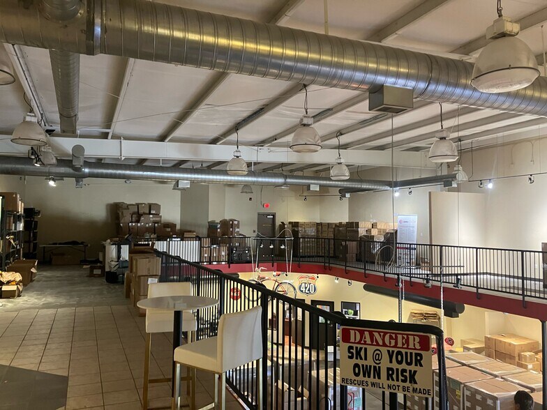 More Photos Of 109 Cahaba Valley Pky, Pelham Showroom For Lease