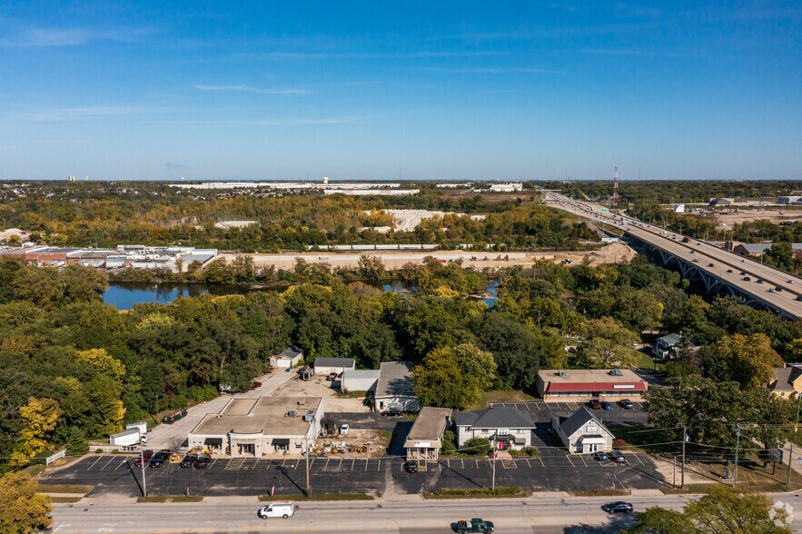 More Photos Of 209-223 S Lincolnway, North Aurora General Retail For Sale