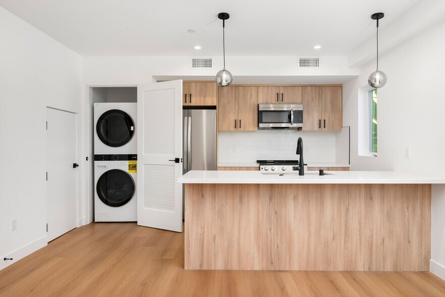 More Photos Of 726 Robinson St, Los Angeles Apartments For Sale