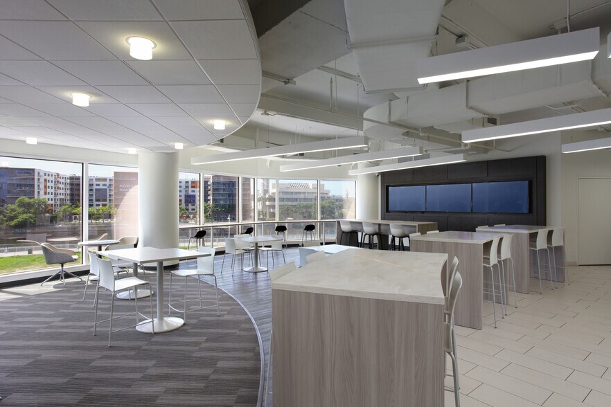 More Photos Of 100 S Ashley Dr, Tampa Office Residential For Lease