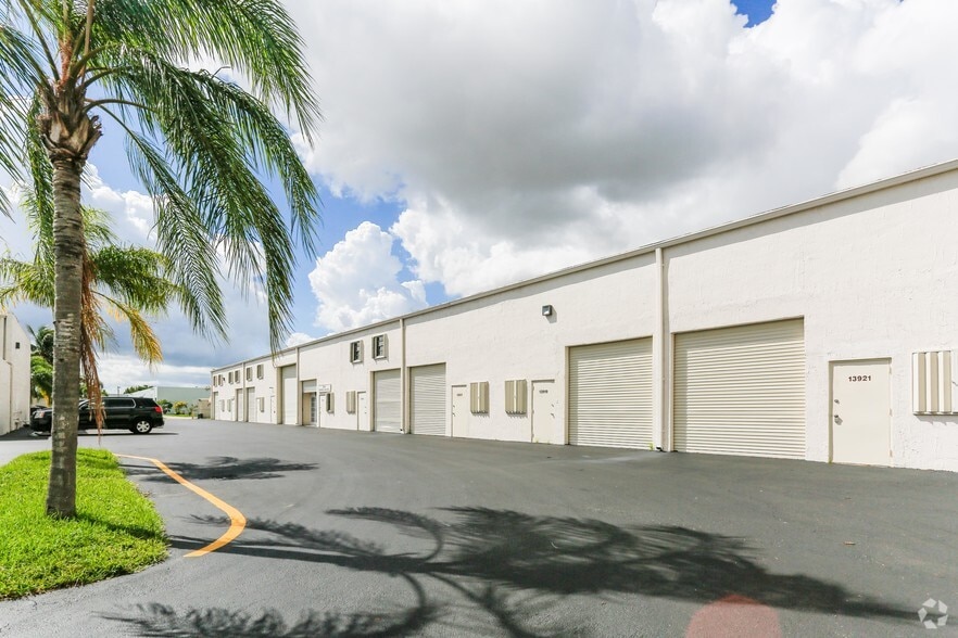 More Photos Of 13879-13981 SW 140th St, Miami Warehouse For Lease
