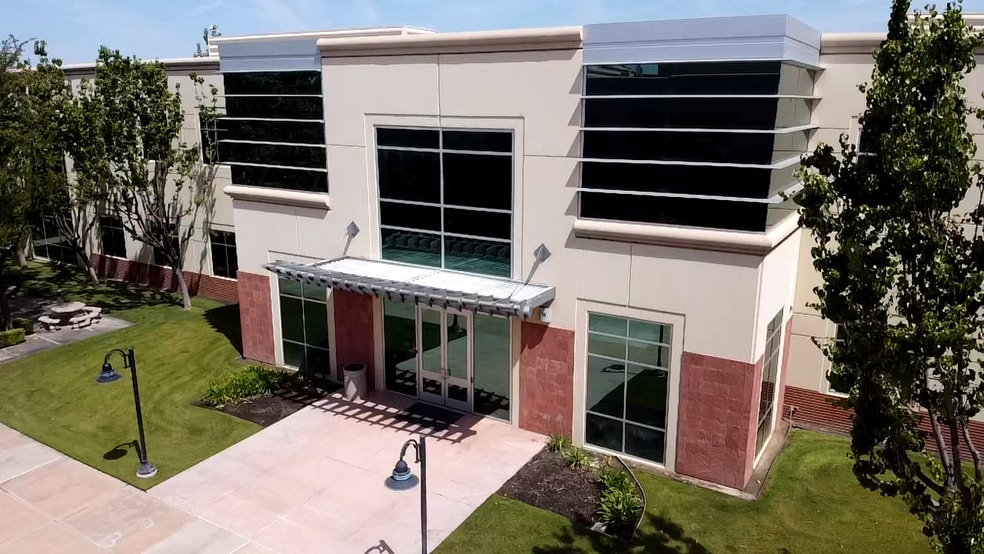 More Photos Of 9201 Camino Media, Bakersfield Office For Lease