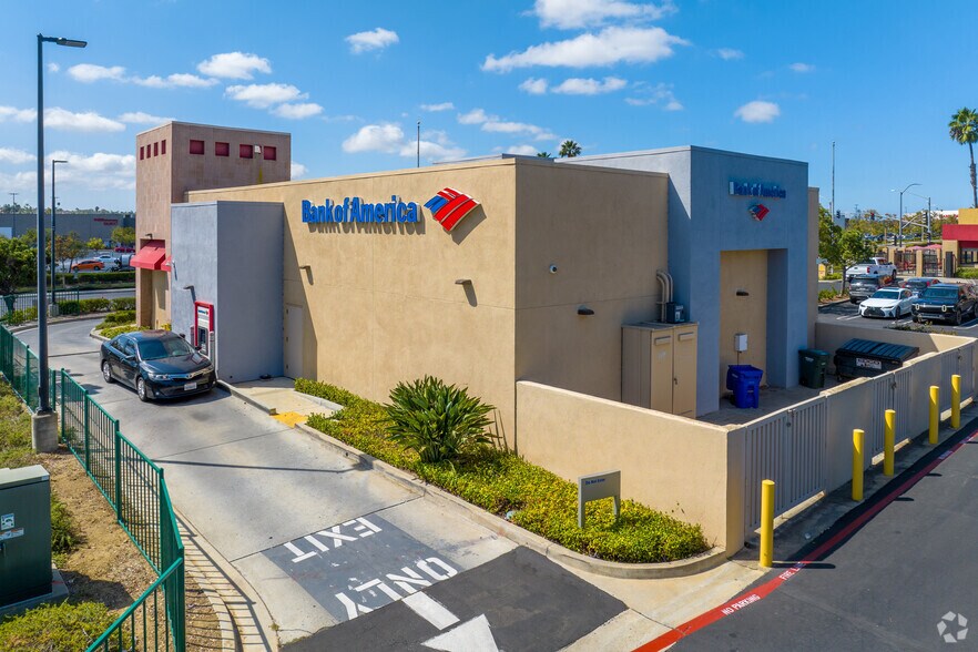 Primary Photo Of 1730 University Dr, Vista Bank For Sale