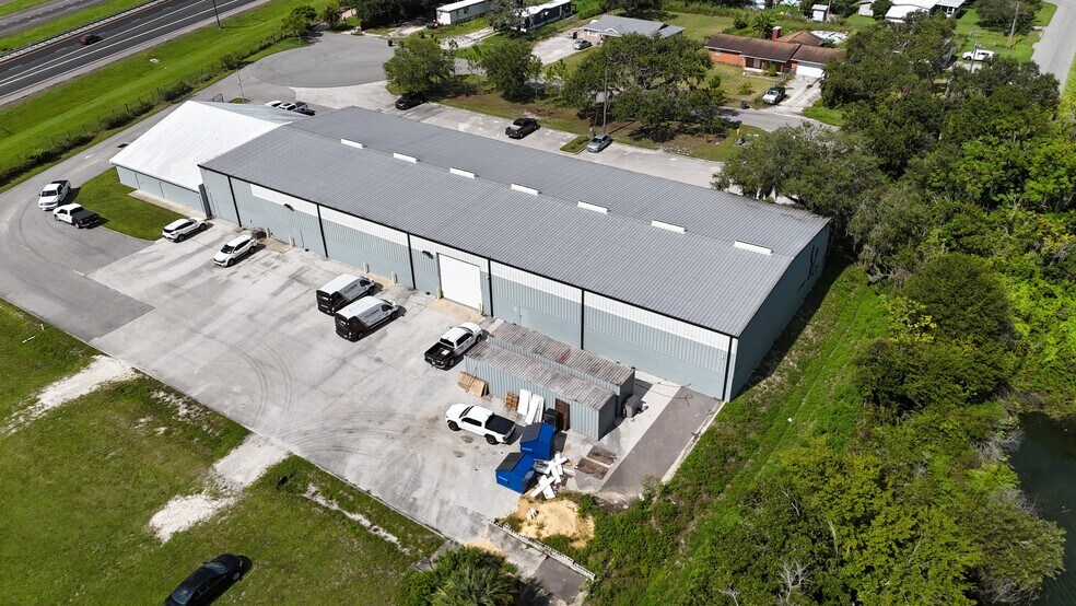 More Photos Of 3306 Waterfield Rd, Lakeland Warehouse For Lease
