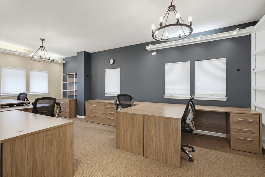 More Photos Of 9503 Brandywine Rd, Northfield Office For Lease