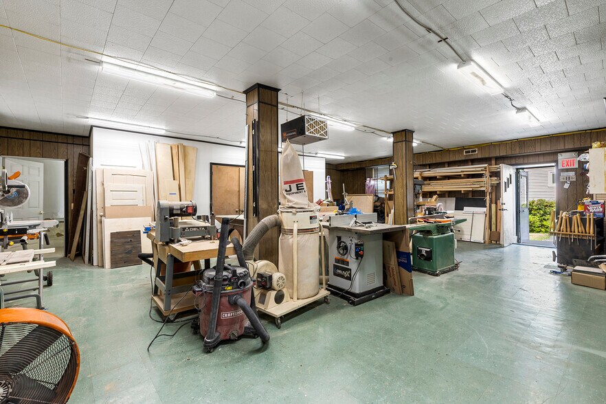 More Photos Of 2460 Mount rd, Aston Township Movie Radio TVStudio For Sale